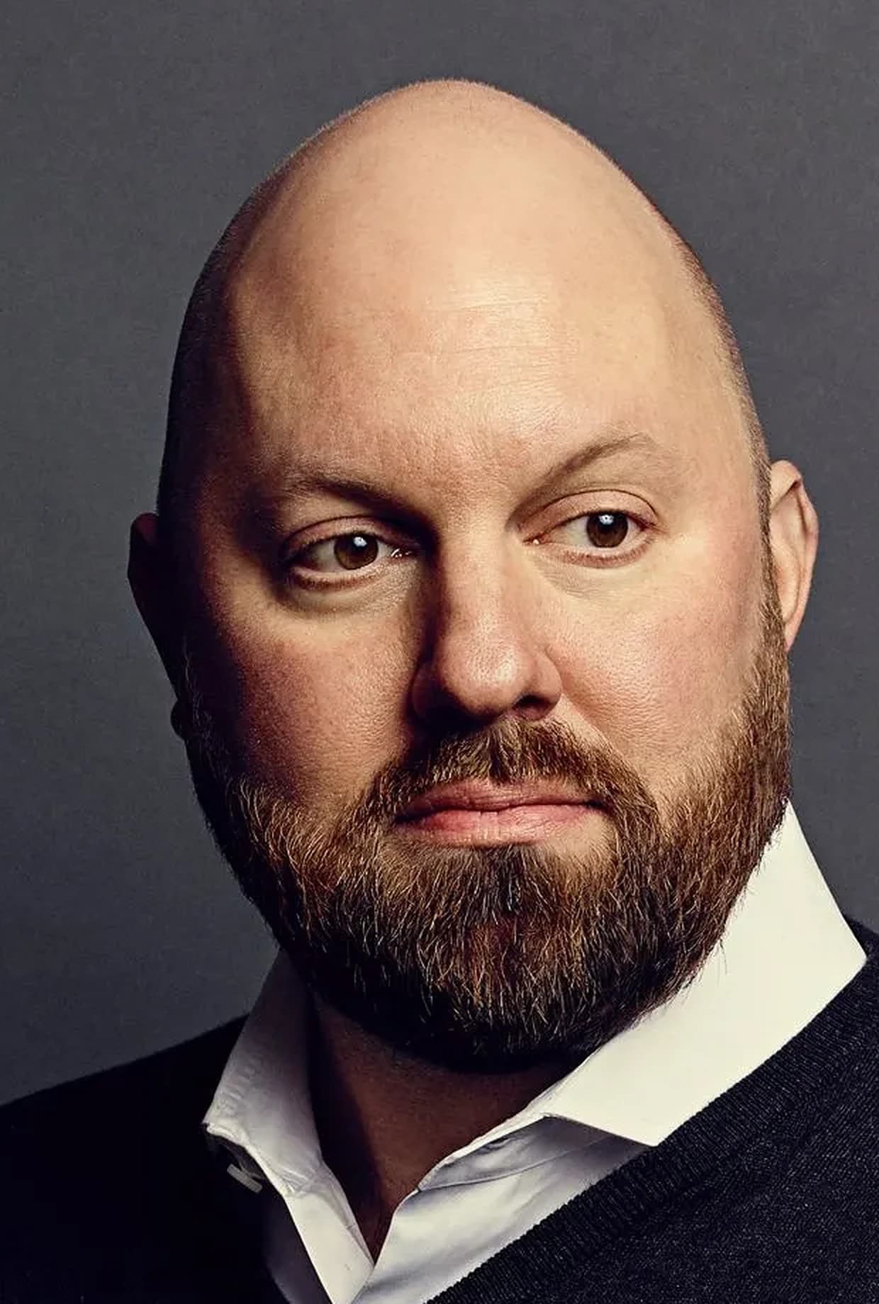 Studio portrait of a bald man, seen head-on, his forehead divided into numbered advertising plots